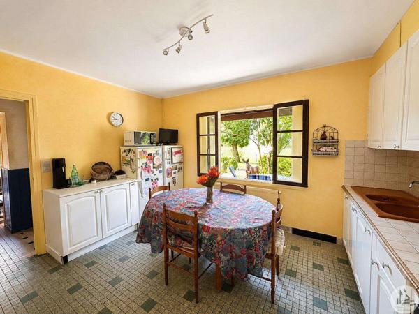 Maison avec dépendances et piscine