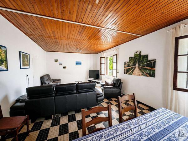 Maison avec dépendances et piscine