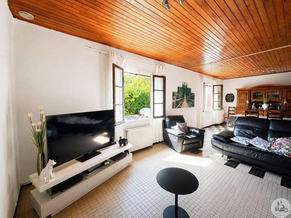 Maison avec dépendances et piscine