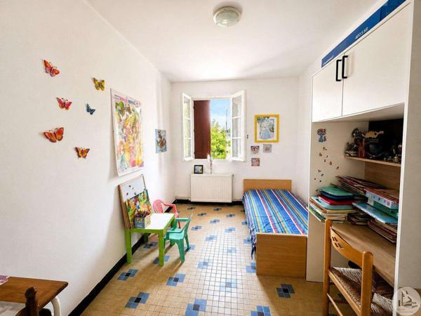 Maison avec dépendances et piscine