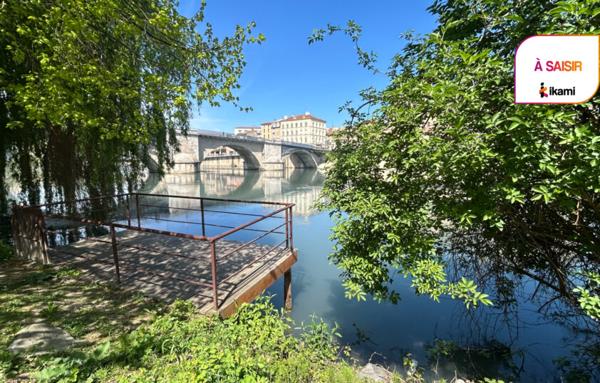 Idéalement situé local 581 m2 Bourg de Péage