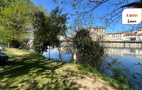 Idéalement situé local 581 m2 Bourg de Péage