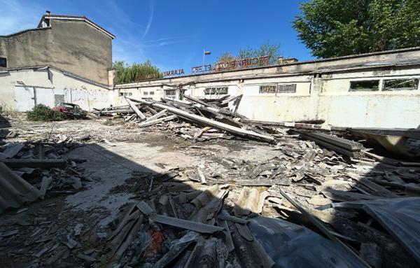 Idéalement situé local 581 m2 Bourg de Péage