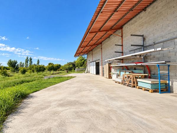 Local/bureau à vendre 150 M2 quai de déchargement, jardin VILLELAURE (84)