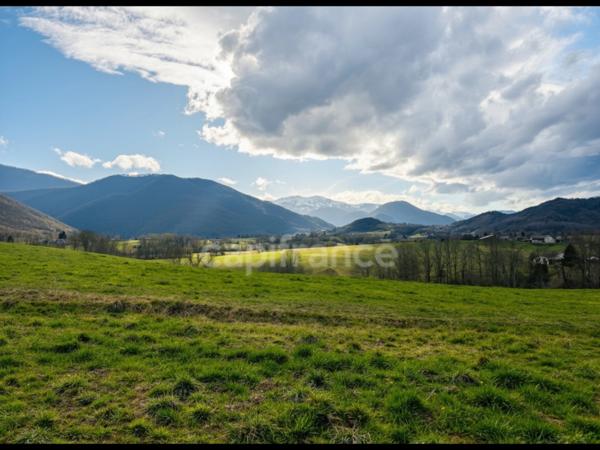 Terrain constructible de 3 278 m² – Vue imprenable sur les montagnes