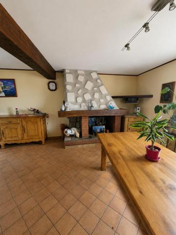 Maison familial, 3 chambres, 5330m2 de terrain avec dependance de 90m2 habitable.