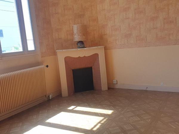 Jolie maison brique et silex