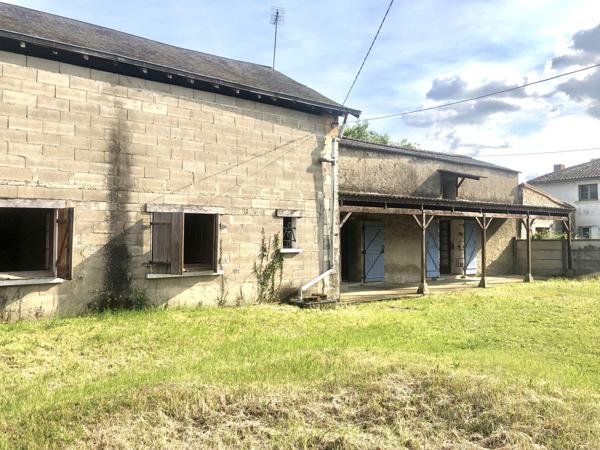 ENSEMBLE IMMOBILIER A RENOVER AVEC DEPENDANCES- Centre BOURG CHAMPIGNY EN ROCHEREAU