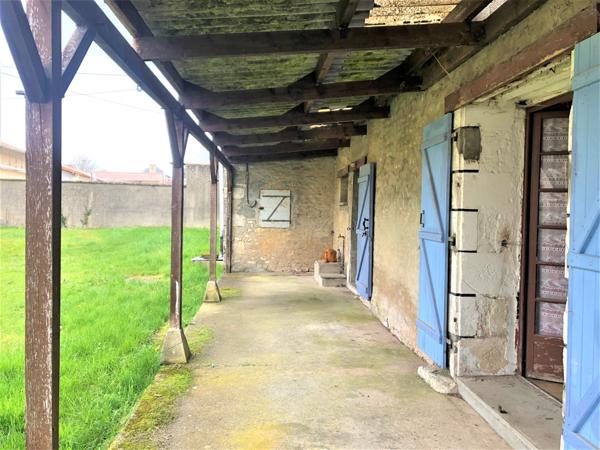 ENSEMBLE IMMOBILIER A RENOVER AVEC DEPENDANCES- Centre BOURG CHAMPIGNY EN ROCHEREAU