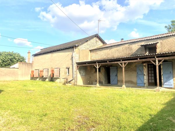 ENSEMBLE IMMOBILIER A RENOVER AVEC DEPENDANCES- Centre BOURG CHAMPIGNY EN ROCHEREAU