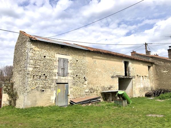 ENSEMBLE IMMOBILIER A RENOVER AVEC DEPENDANCES- Centre BOURG CHAMPIGNY EN ROCHEREAU