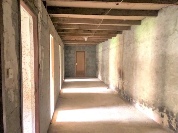 ENSEMBLE IMMOBILIER A RENOVER AVEC DEPENDANCES- Centre BOURG CHAMPIGNY EN ROCHEREAU