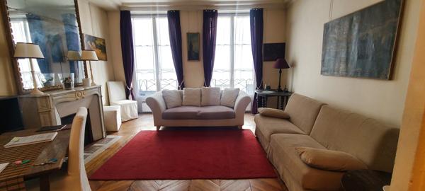 Paris (75001) PROCHE DU LOUVRE- STUDIO SPACIEUX ET LUMINEUX