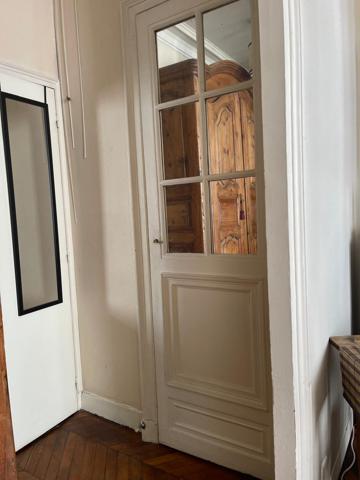 Paris (75001) PROCHE DU LOUVRE- STUDIO SPACIEUX ET LUMINEUX