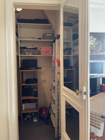 Paris (75001) PROCHE DU LOUVRE- STUDIO SPACIEUX ET LUMINEUX