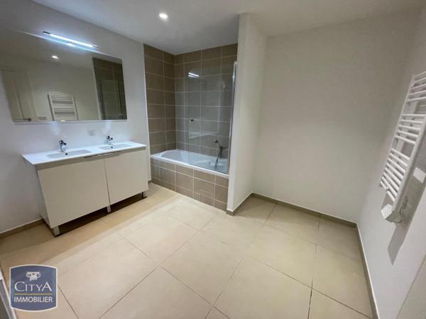 Appartement à louer 4 pièces 204.19m²