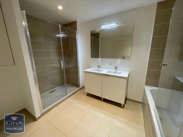 Appartement à louer 4 pièces 204.19m²