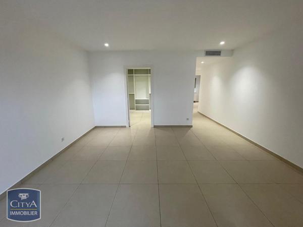 Appartement à louer 4 pièces 204.19m²