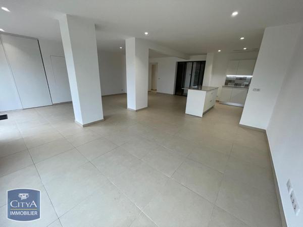 Appartement à louer 4 pièces 204.19m²