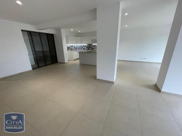 Appartement à louer 4 pièces 204.19m²