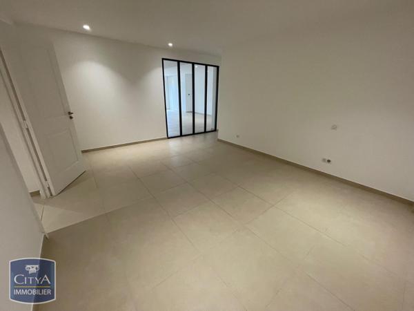 Appartement à louer 4 pièces 204.19m²