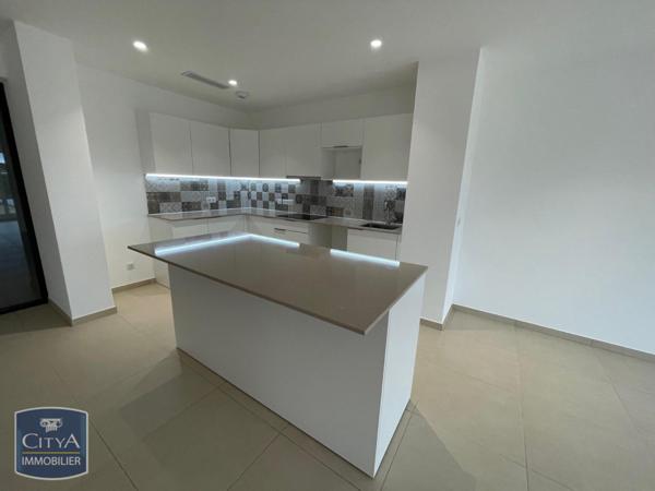 Appartement à louer 4 pièces 204.19m²