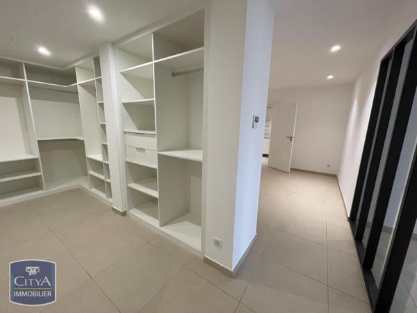 Appartement à louer 4 pièces 204.19m²