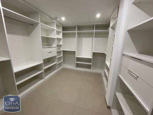 Appartement à louer 4 pièces 204.19m²