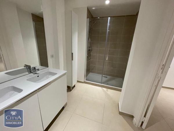 Appartement à louer 4 pièces 204.19m²