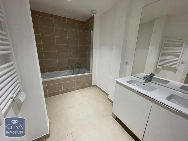 Appartement à louer 4 pièces 204.19m²