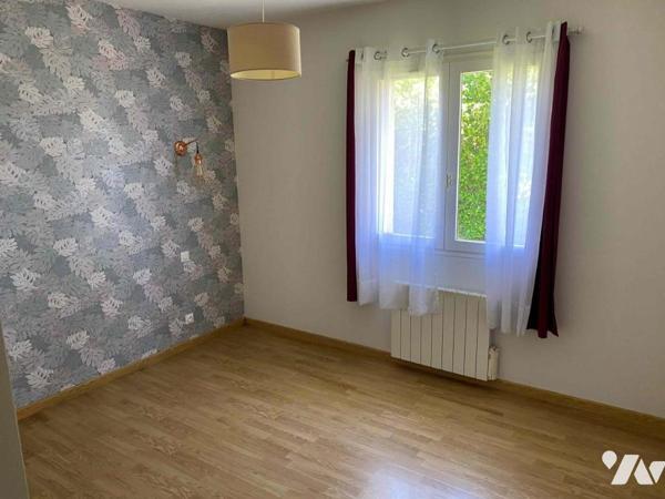 RÂNES, proche commerces, maison de plain pied 3 chambres terrain 925m²