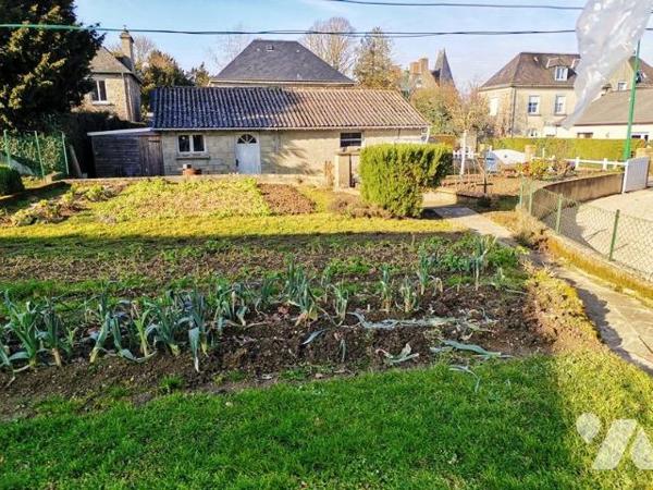 RÂNES, proche commerces, maison de plain pied 3 chambres terrain 925m²