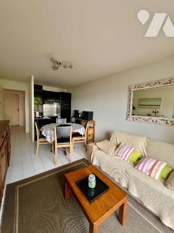 VUE MER POUR CET APPARTEMENT ENTRETENU ET EN PARFAIT ETAT AVEC TERRASSES ET GARAGE