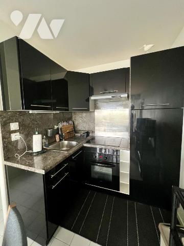 VUE MER POUR CET APPARTEMENT ENTRETENU ET EN PARFAIT ETAT AVEC TERRASSES ET GARAGE