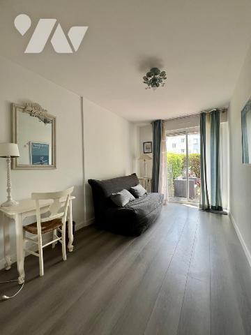 VUE MER POUR CET APPARTEMENT ENTRETENU ET EN PARFAIT ETAT AVEC TERRASSES ET GARAGE