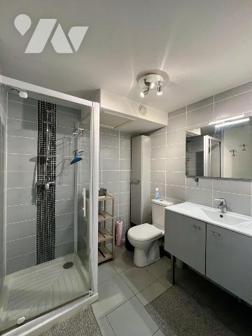 VUE MER POUR CET APPARTEMENT ENTRETENU ET EN PARFAIT ETAT AVEC TERRASSES ET GARAGE