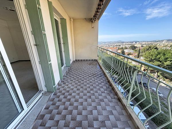 Appartement Toulon de 5 pièces de 97m² Garage cave et parking collectif