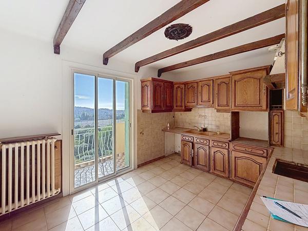 Appartement Toulon de 5 pièces de 97m² Garage cave et parking collectif