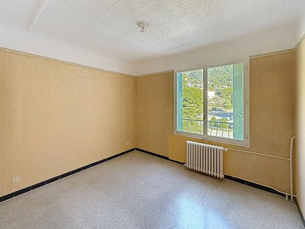 Appartement Toulon de 5 pièces de 97m² Garage cave et parking collectif