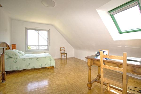 AVRILLE MAISON D'ARCHITECTE AVEC VUE SUR VALLEE