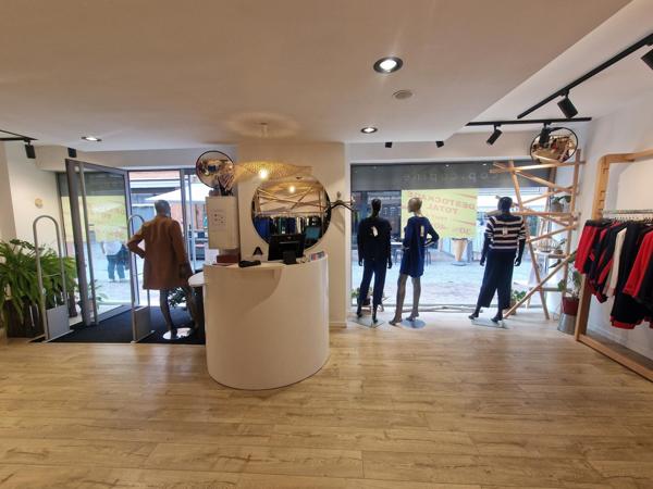 Fond de commerce en centre ville avec 4 Split clim réversible