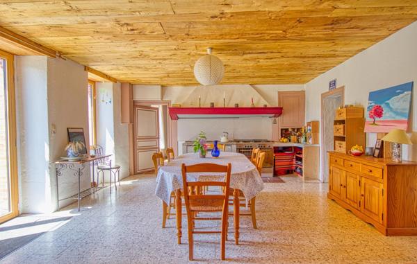 Corps de ferme dans havre de nature, hors du temps