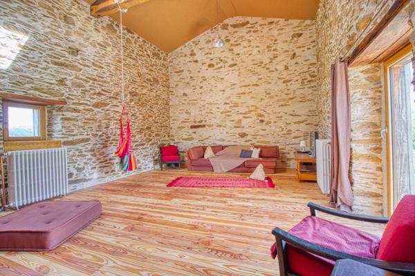 Corps de ferme dans havre de nature, hors du temps