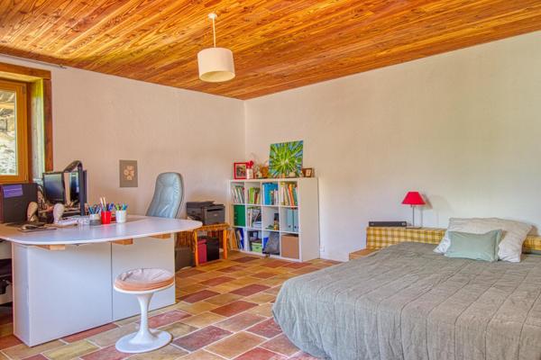 Corps de ferme dans havre de nature, hors du temps