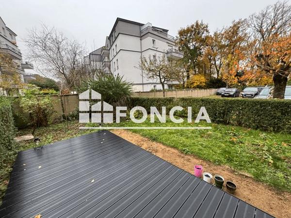 Location Appartement 4 pièces 80.16 m² - 33 RUE PHILIPPE DESPORTES Chartres 28000