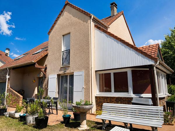 Maison individuelle 132 m2 - 4 chambres - bourg de Savigny