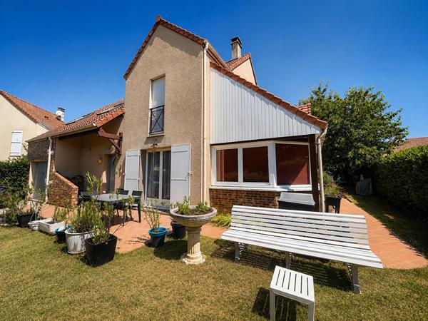 Maison individuelle 132 m2 - 4 chambres - bourg de Savigny