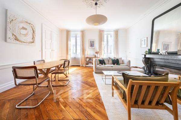 APPARTEMENT DE CARACTERE DANS UN HOTEL PARTICULIER – CENTRE HISTORIQUE DE DIJON