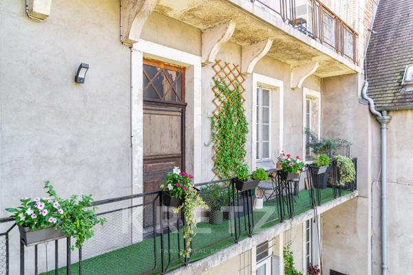 APPARTEMENT DE CARACTERE DANS UN HOTEL PARTICULIER – CENTRE HISTORIQUE DE DIJON