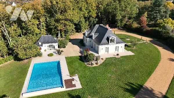 SAINT CYR SUR LOIRE (37540) Elégante propriété avec piscine dans un cadre d’exception de 1,4 hectare